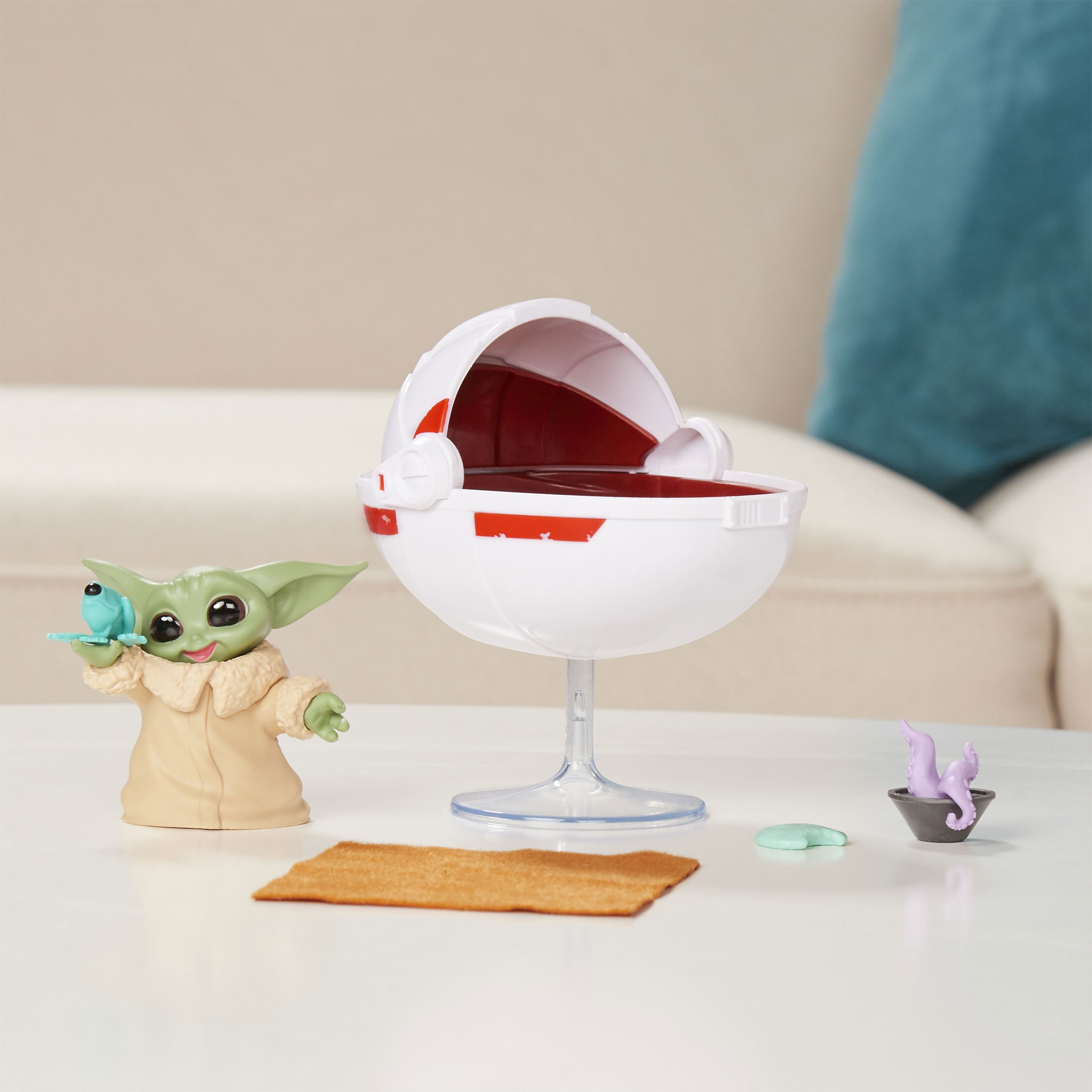 Grogu with Cradle Figure - Star Wars The Mandalorian – Elbenwald