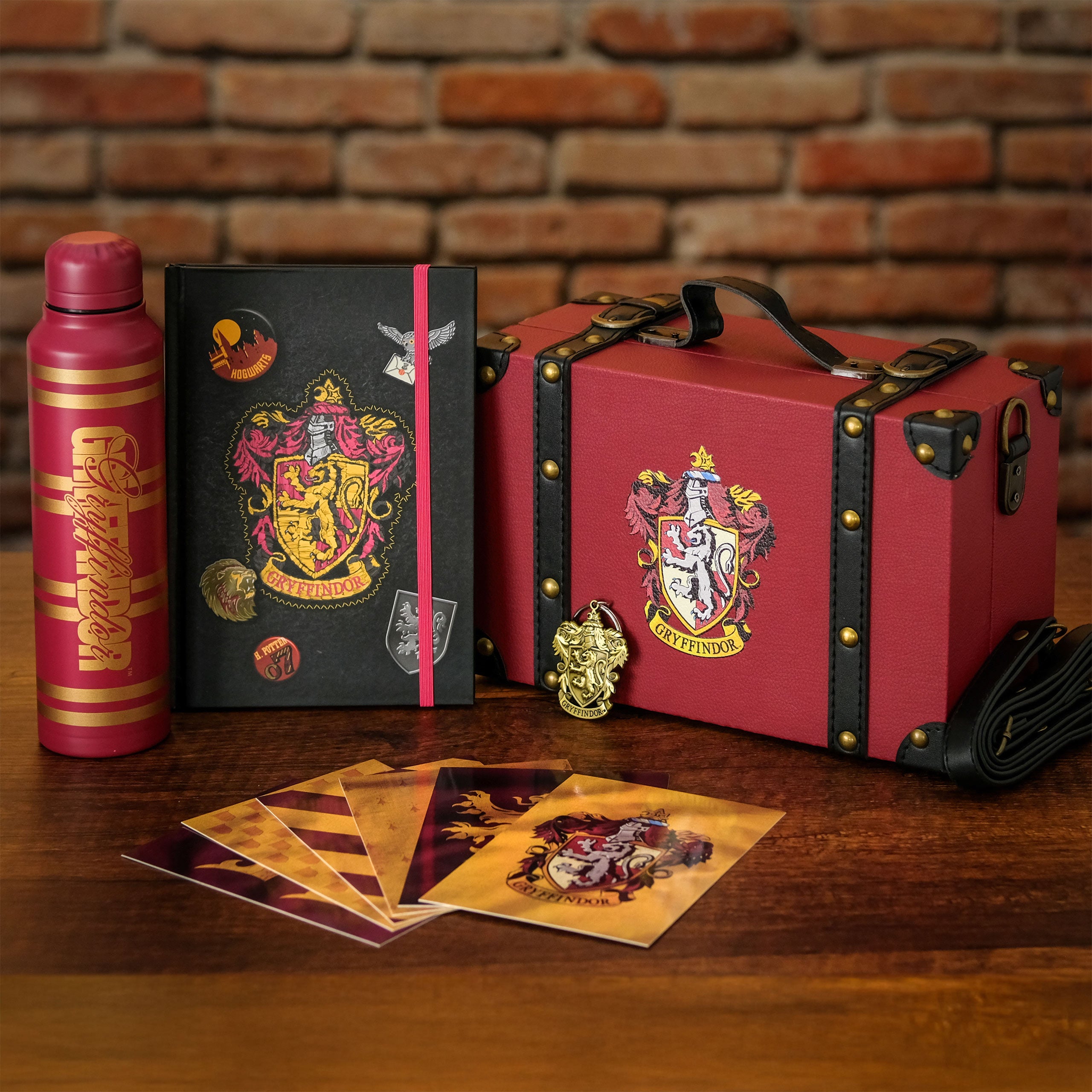 Harry Potter - Gryffindor Premium Gift Set in Suitcase with Carry