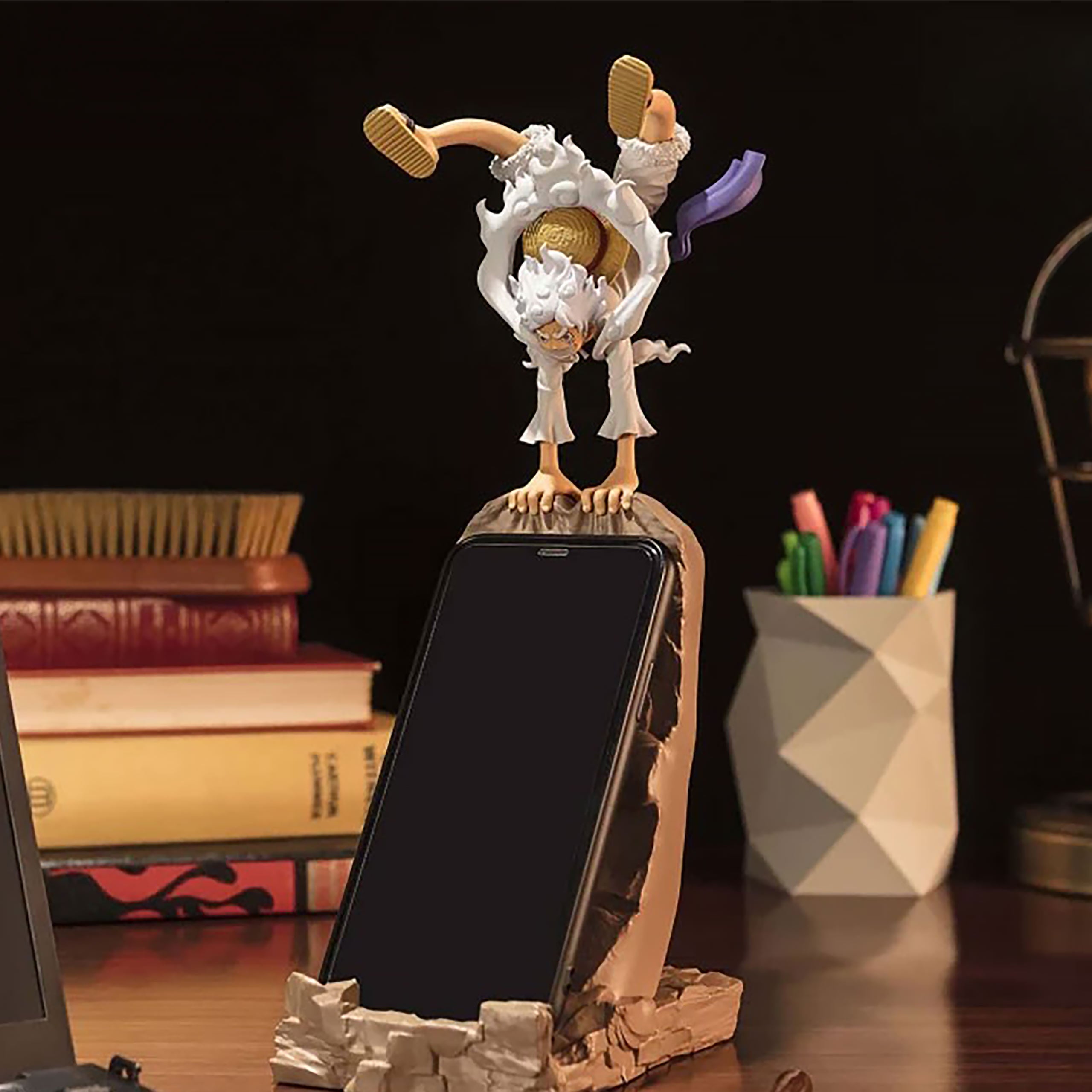 携帯電話本体 Monkey D.Luffy One Piece: Gear 5 - Monkey D. Luffy Figure Phone Holder – Elbenwald