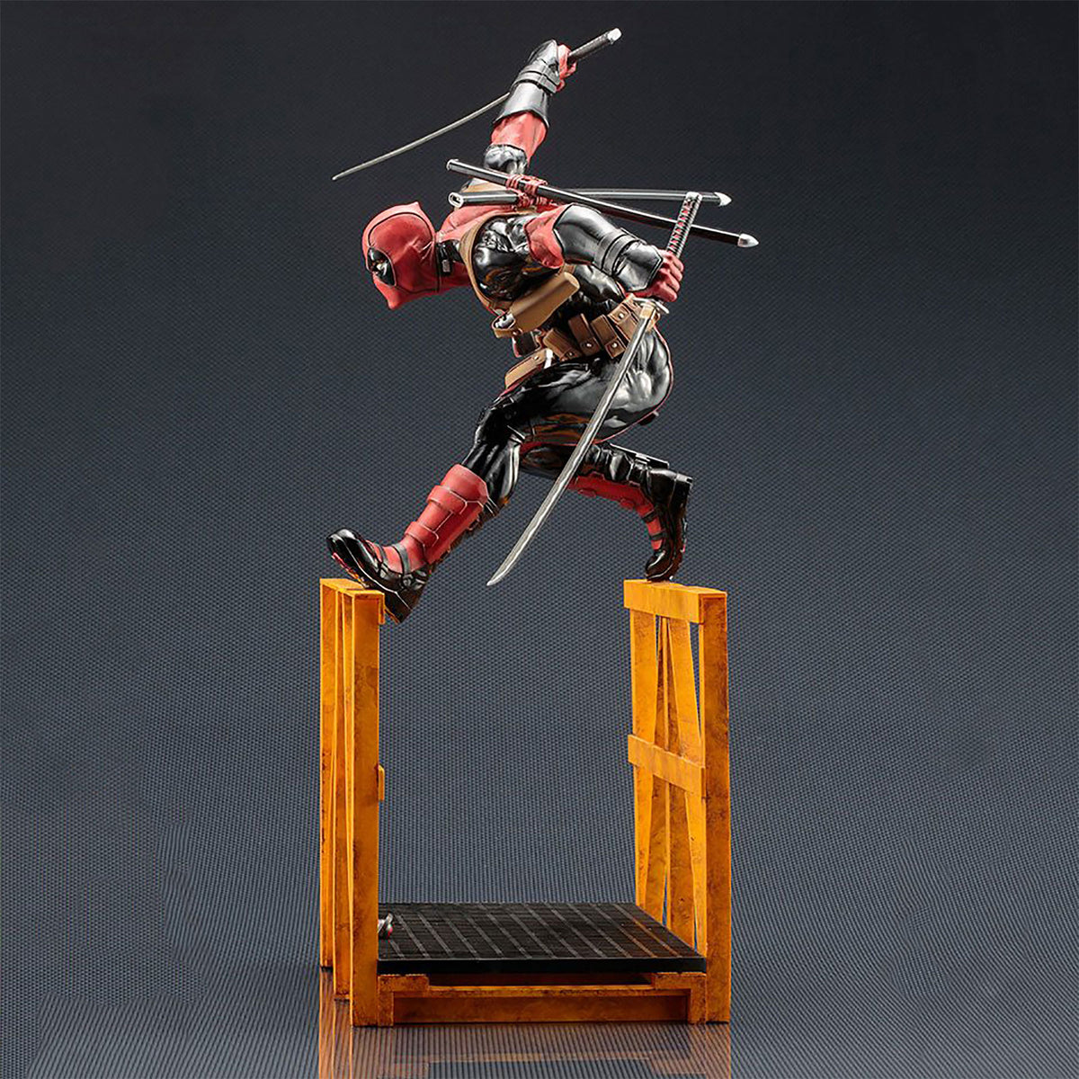 Product image Super Deadpool Collector Statue 43 cm