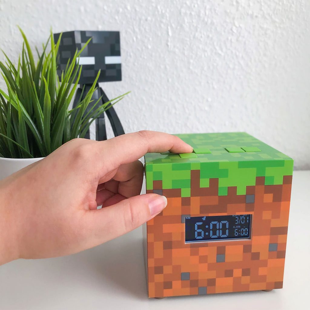Product image Minecraft - Grass Block Alarm Clock with Light