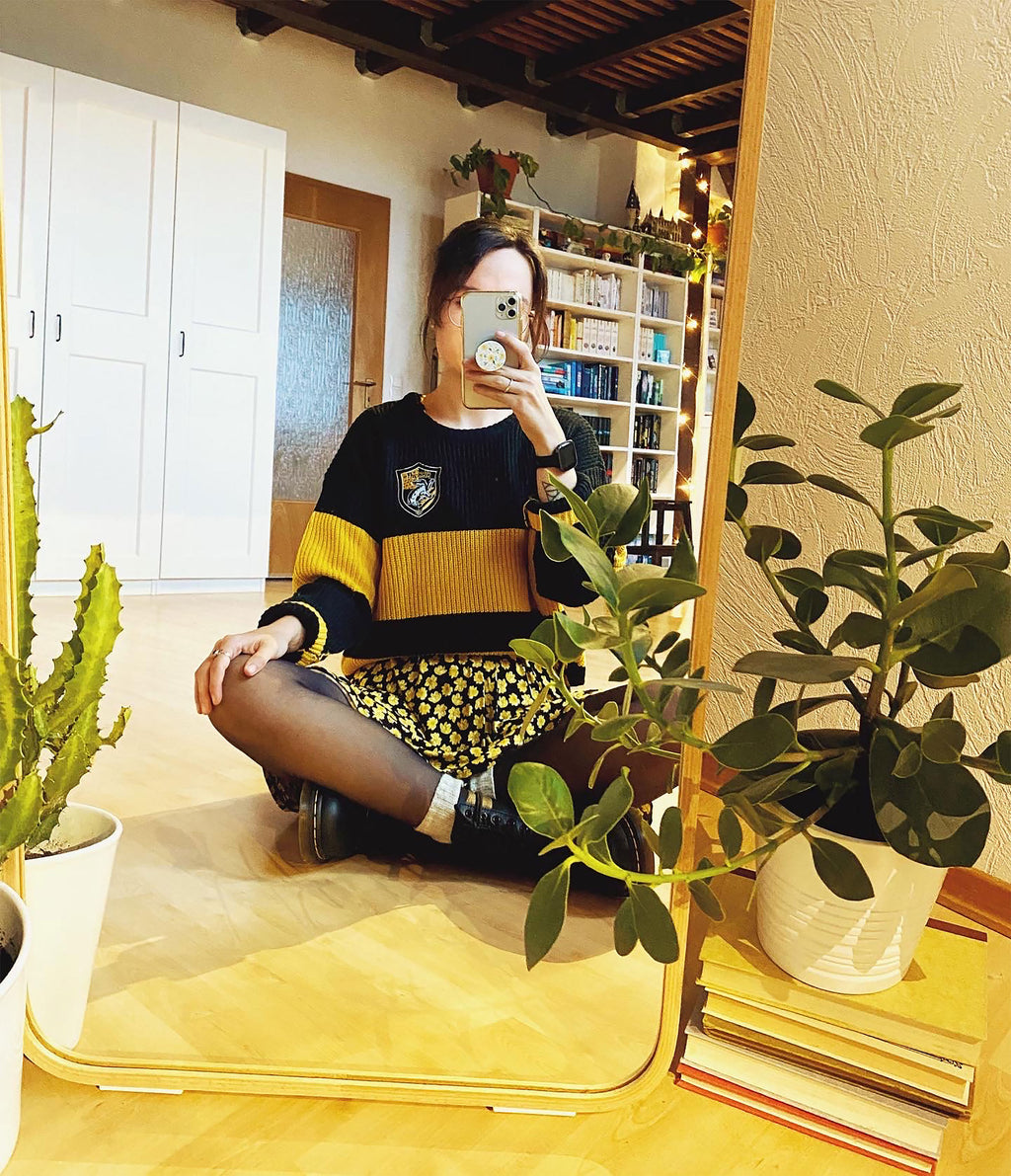 Product image Harry Potter - Hufflepuff Crop Sweater Women