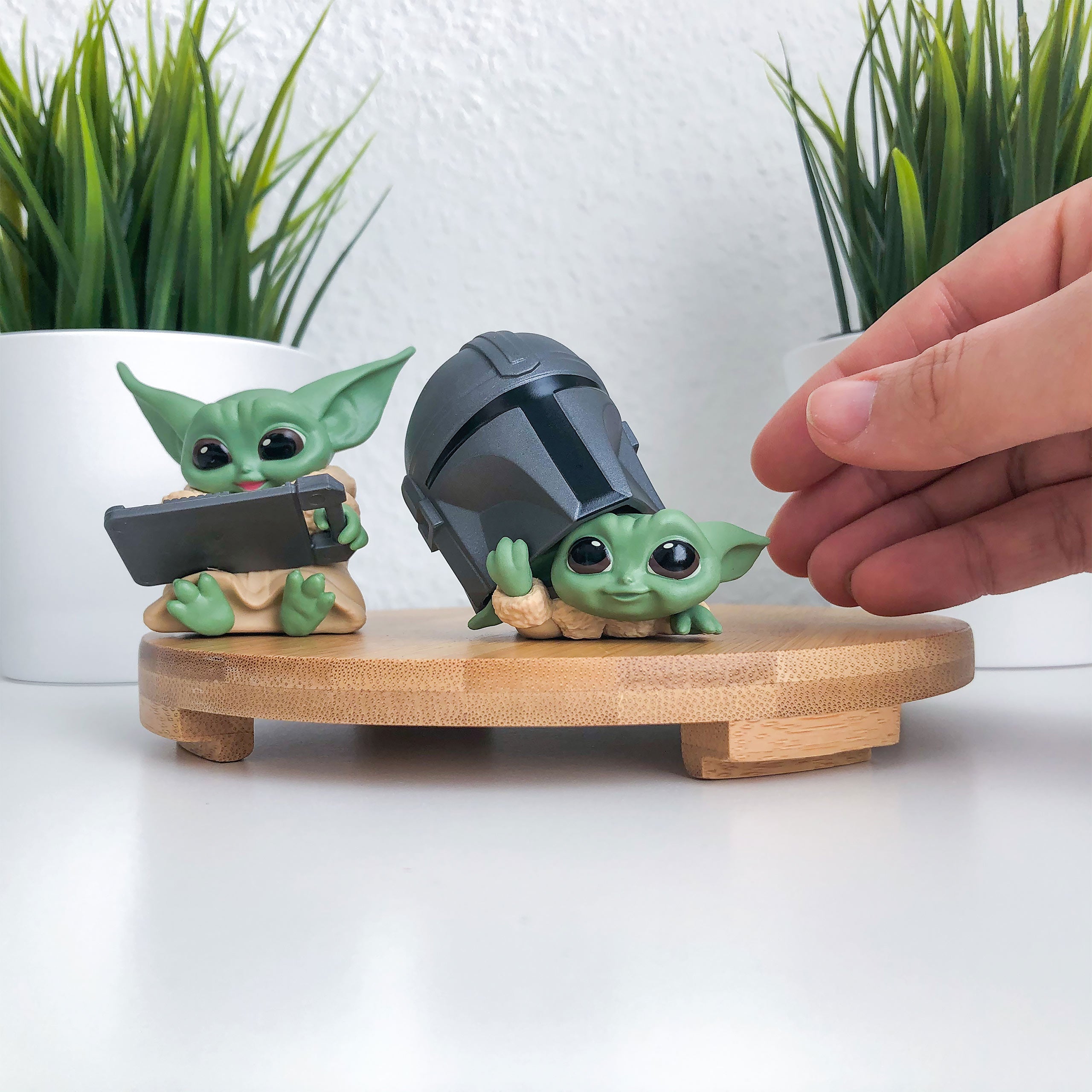 Grogu with Helmet and Tablet Mini Figure Set - Star Wars The