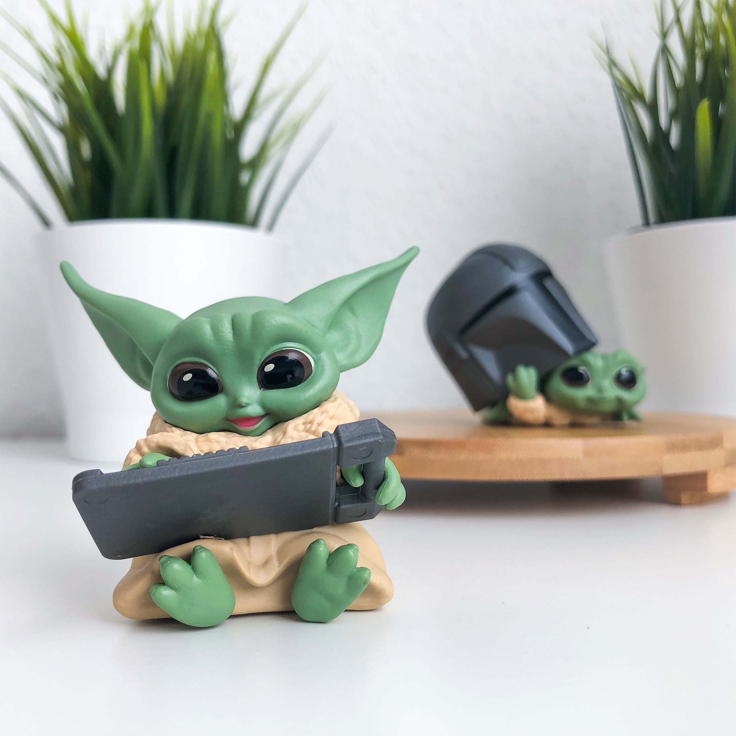 Grogu with Helmet and Tablet Mini Figure Set - Star Wars The