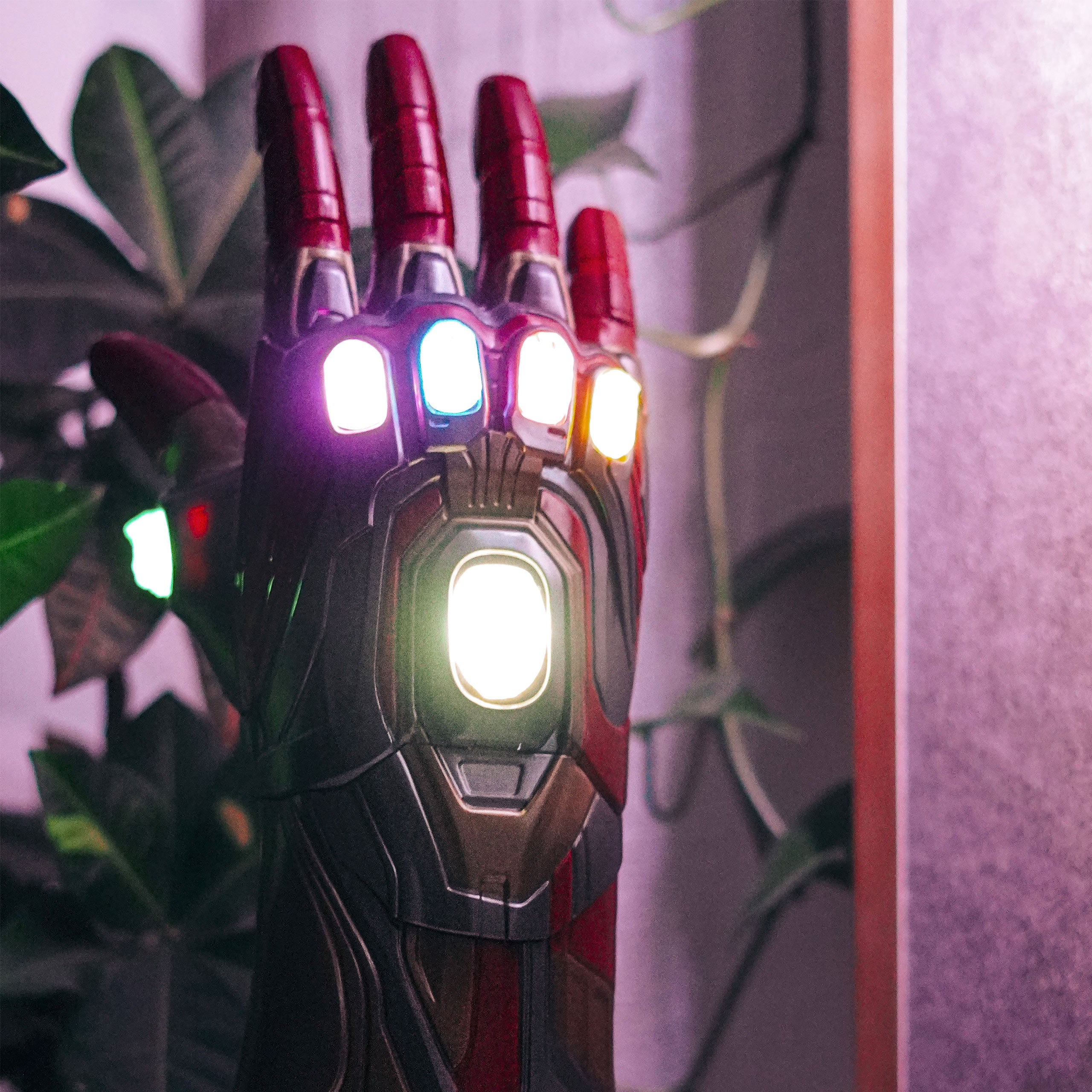 Avengers - Iron Man Gauntlet with Light and Sound – Elbenwald