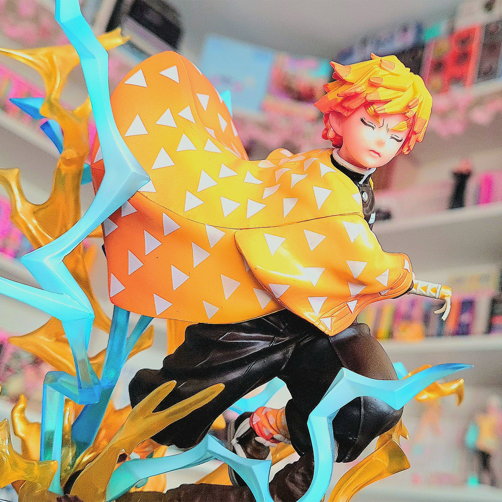 Demon Slayer - Zenitsu Agatsuma Thunderclap & Flash Figure – Elbenwald
