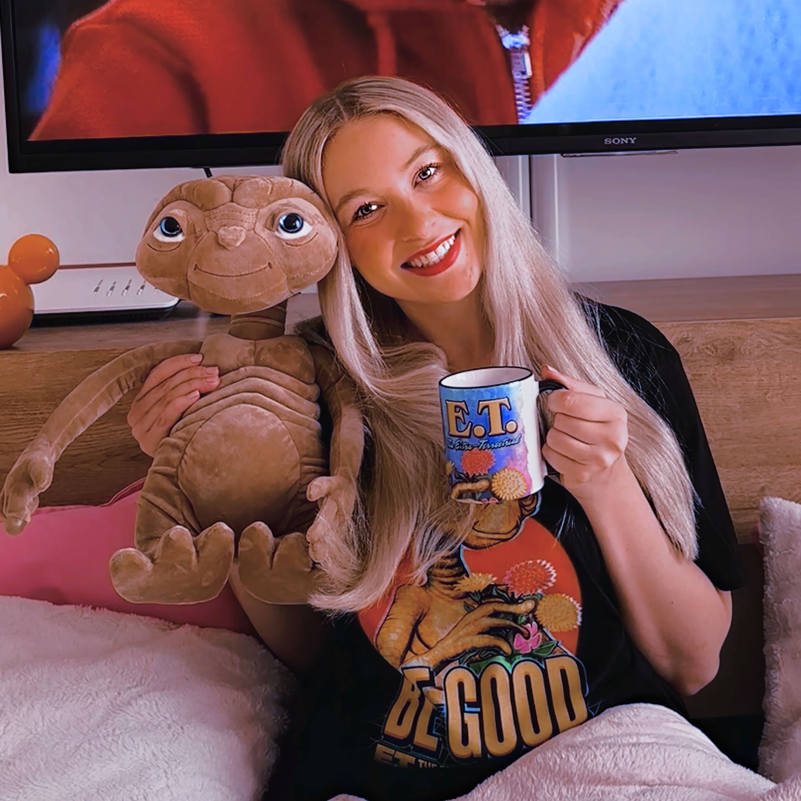 E.T. Interactive Plush Figure with Sound – Elbenwald