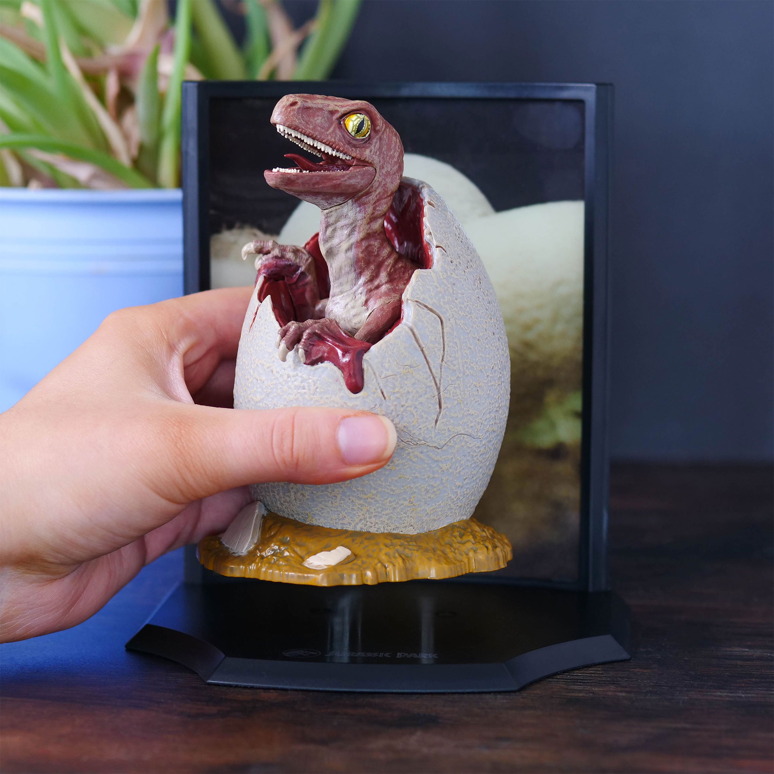 Product image Jurassic Park - Baby Velociraptor Egg Diorama Figure