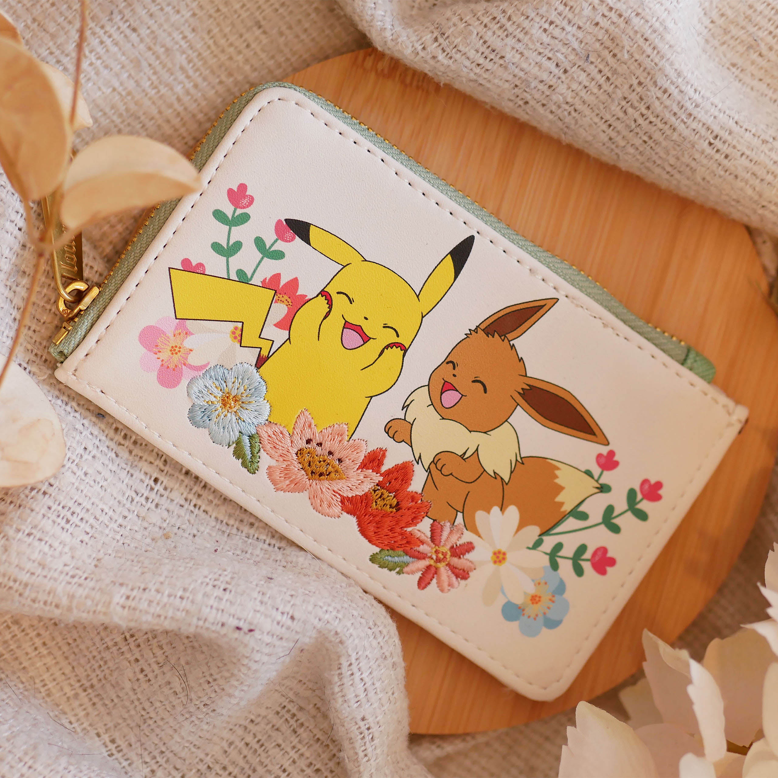 Pokemon - Pikachu and Eevee Floral Wallet – Elbenwald