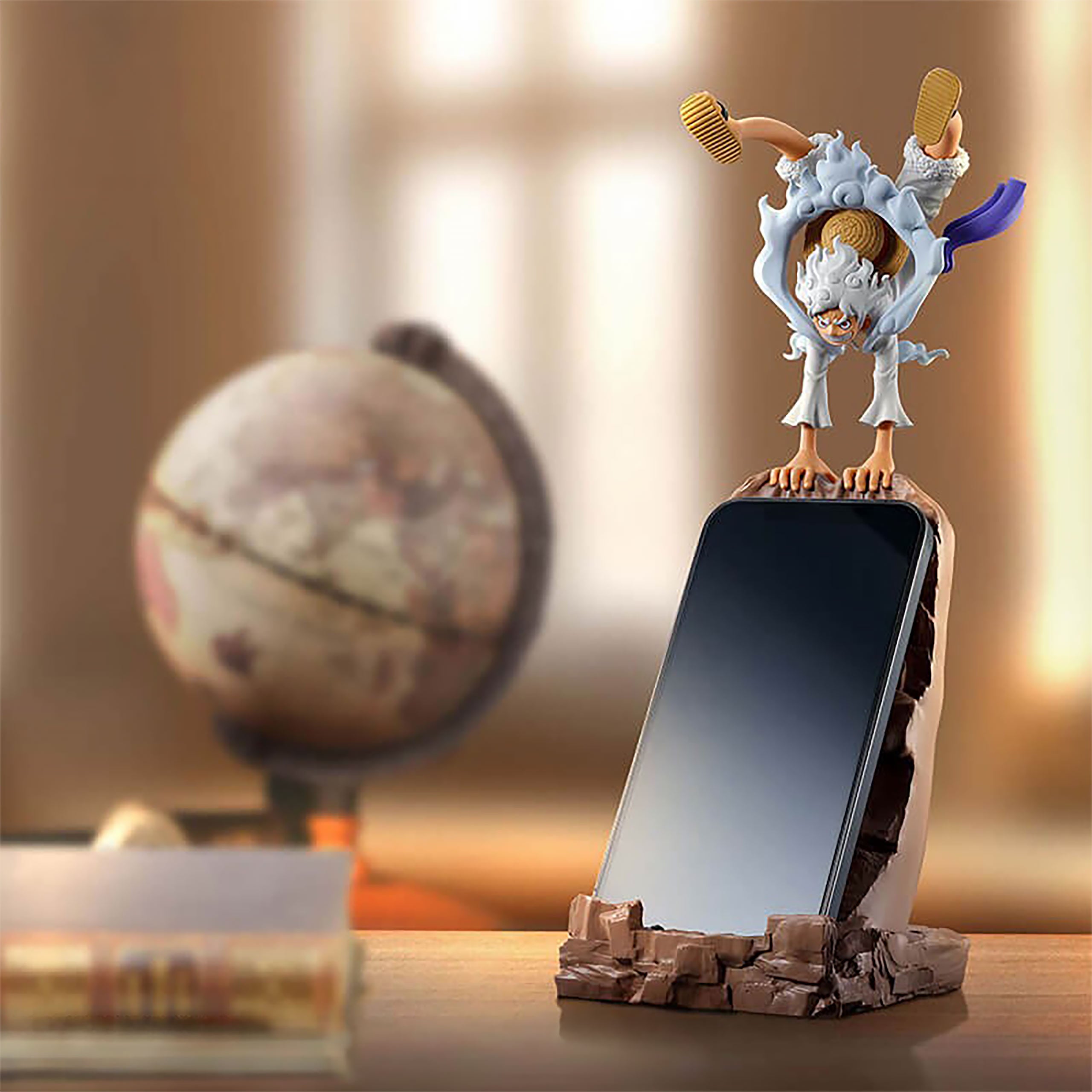 One Piece: Gear 5 - Monkey D. Luffy Figure Phone Holder – Elbenwald
