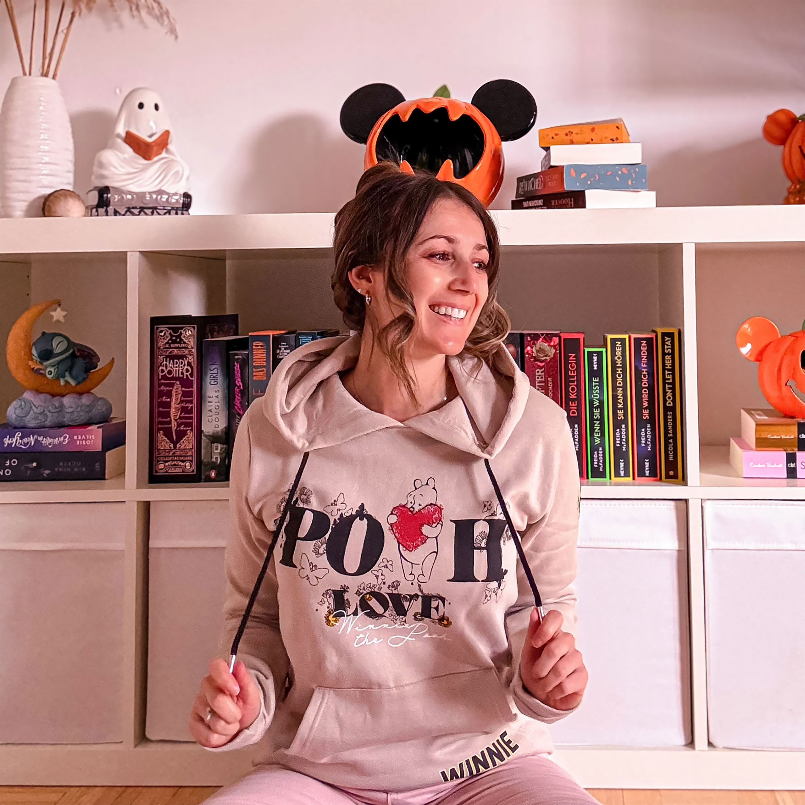 Product image Winnie the Pooh - Pooh Love Hoodie beige