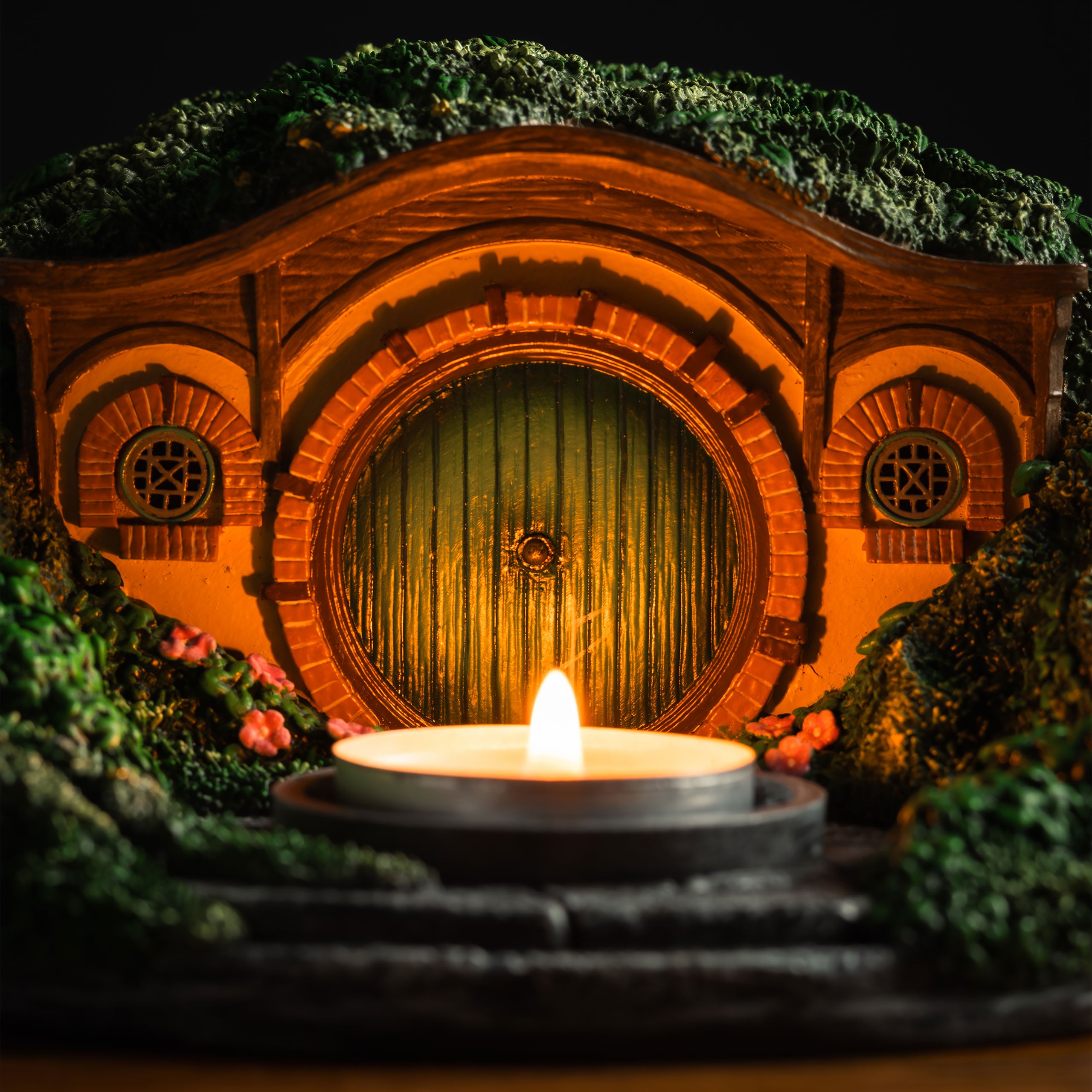 Product image The Lord of the Rings - Hobbit Hole Shire Diorama Tealight Holder