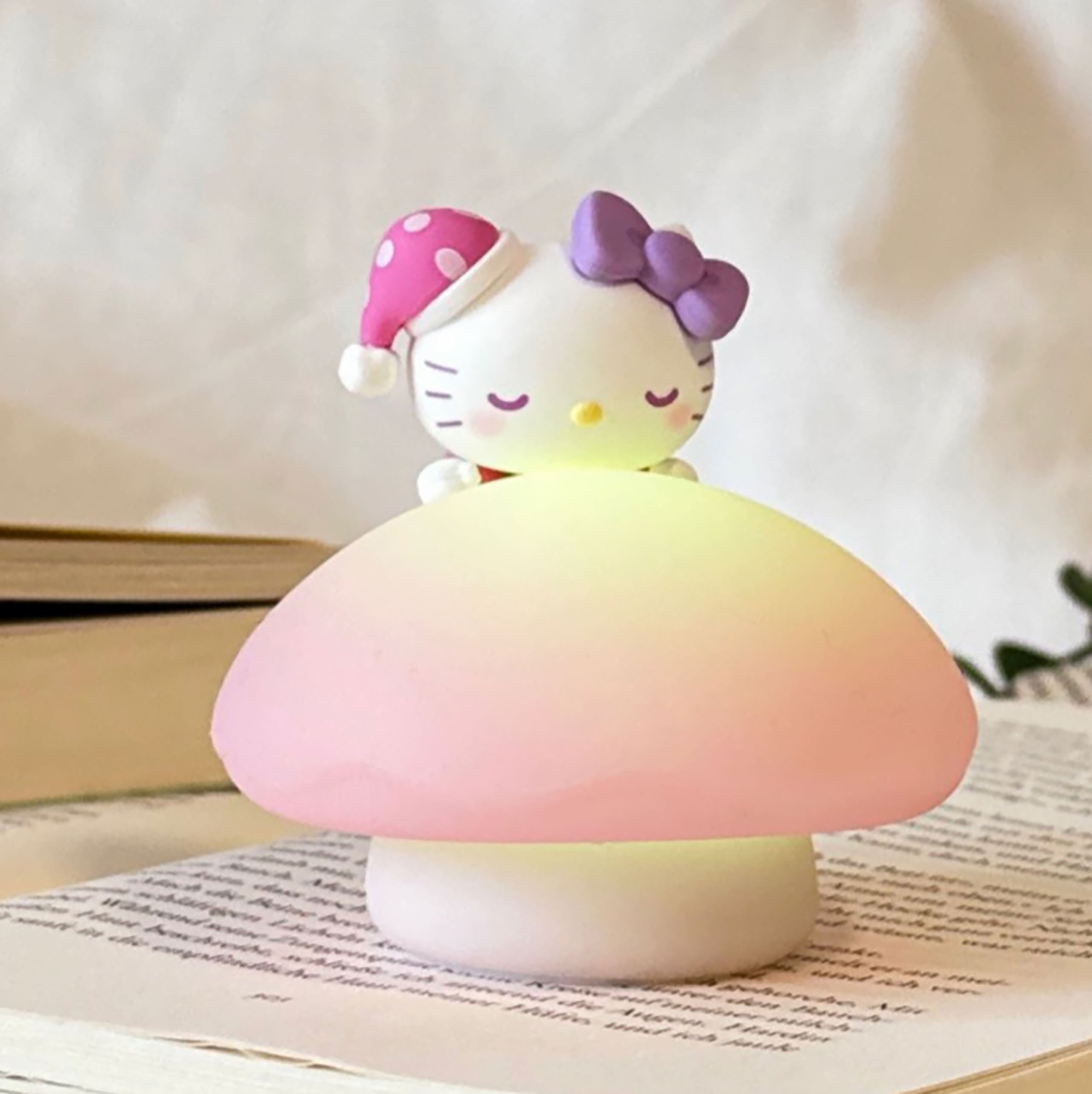 Hello Kitty and Friends - YuMe Little Mushroom Night Light Mystery