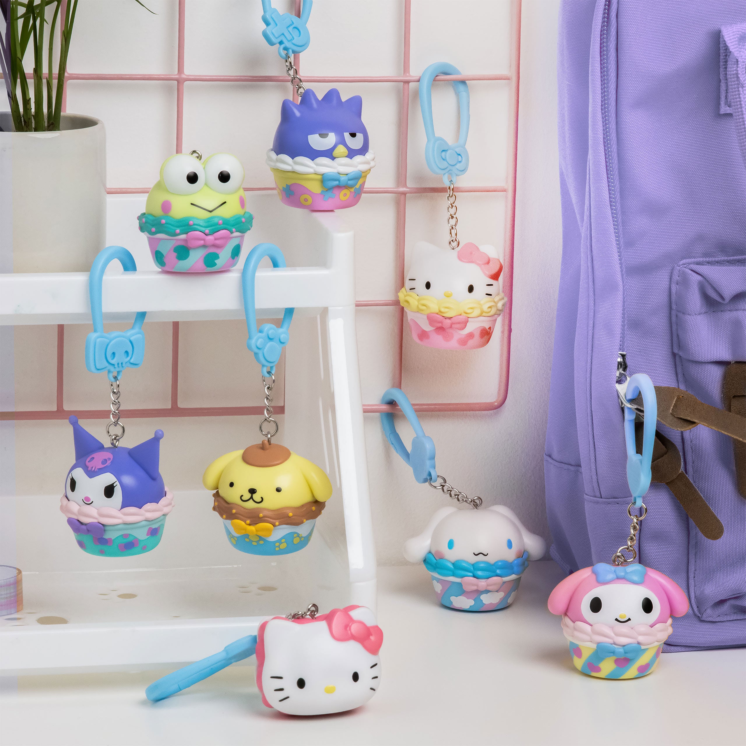 Hello Kitty & Friends - Sweet Treats Mystery Bag Clips – Elbenwald