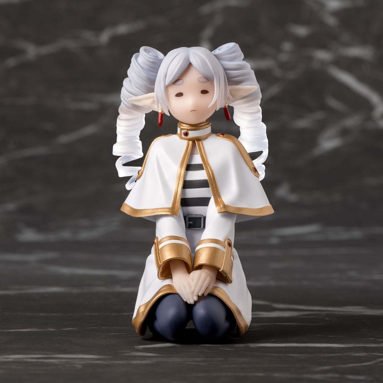 Product image Frieren: Beyond Journey's End PM Perching PVC Statue I have ringlets now Clear Ver. heo Exclusive 10 cm