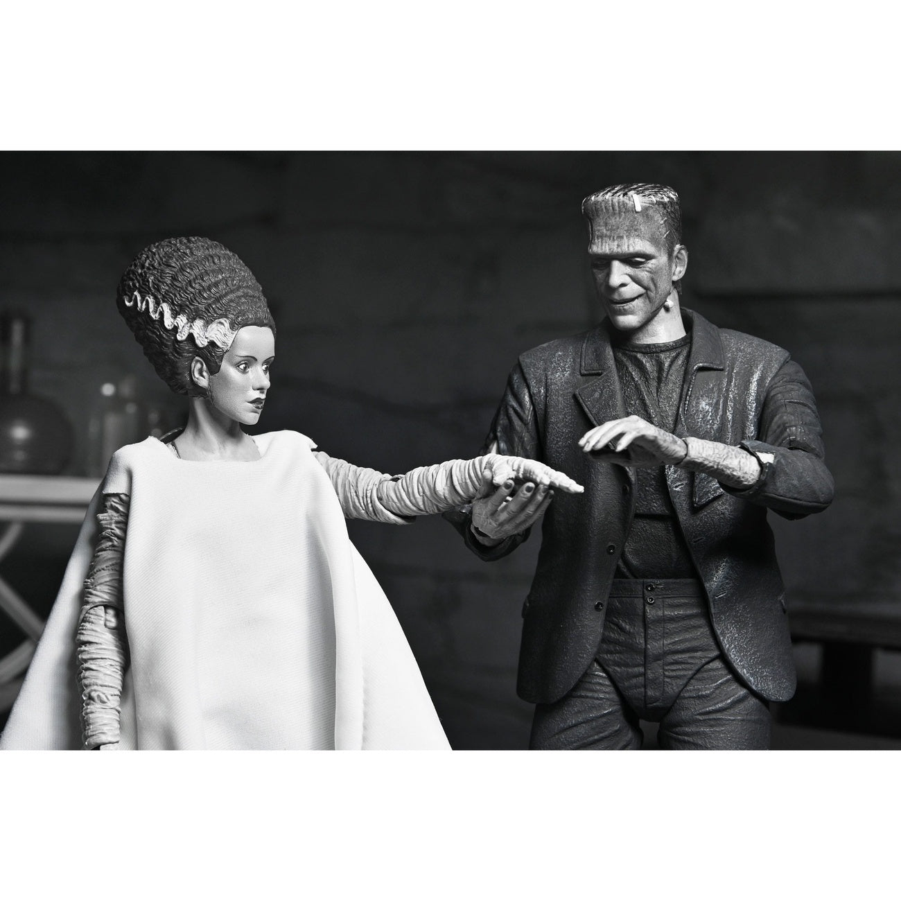 Product image Universal Monsters Action Figure Ultimate Frankenstein's Monster (Bride of Frankenstein) (B&W) 18 cm